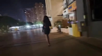 跟踪人妻回家入室强奸!按在桌上强制口交中出 丈夫快回来了还在猛操到内射高潮